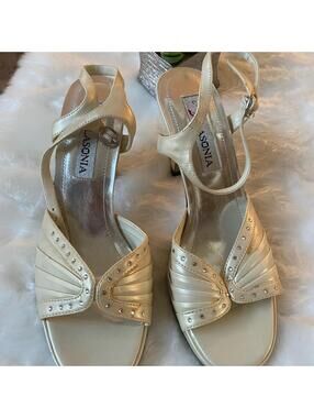 Lasonia Cream Ankle Strap Heeled Sandals with Stud Accents Size 9